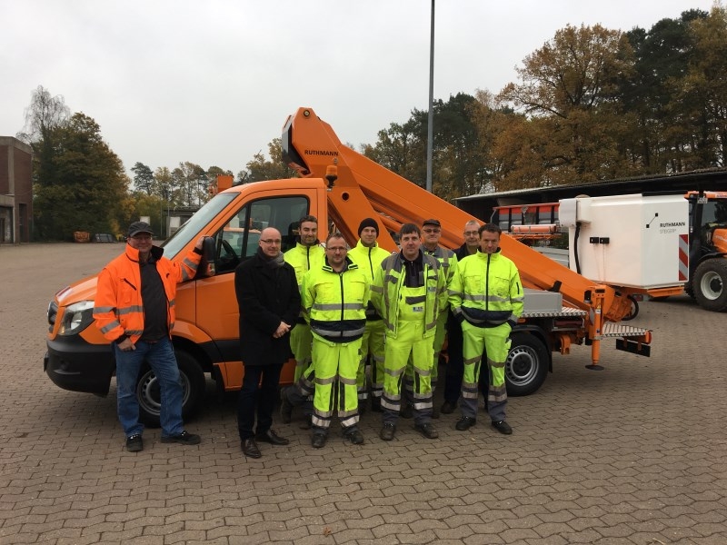 Stadtwerke Espelkamp freuen sich über ihren neuen STEIGER® TB 220