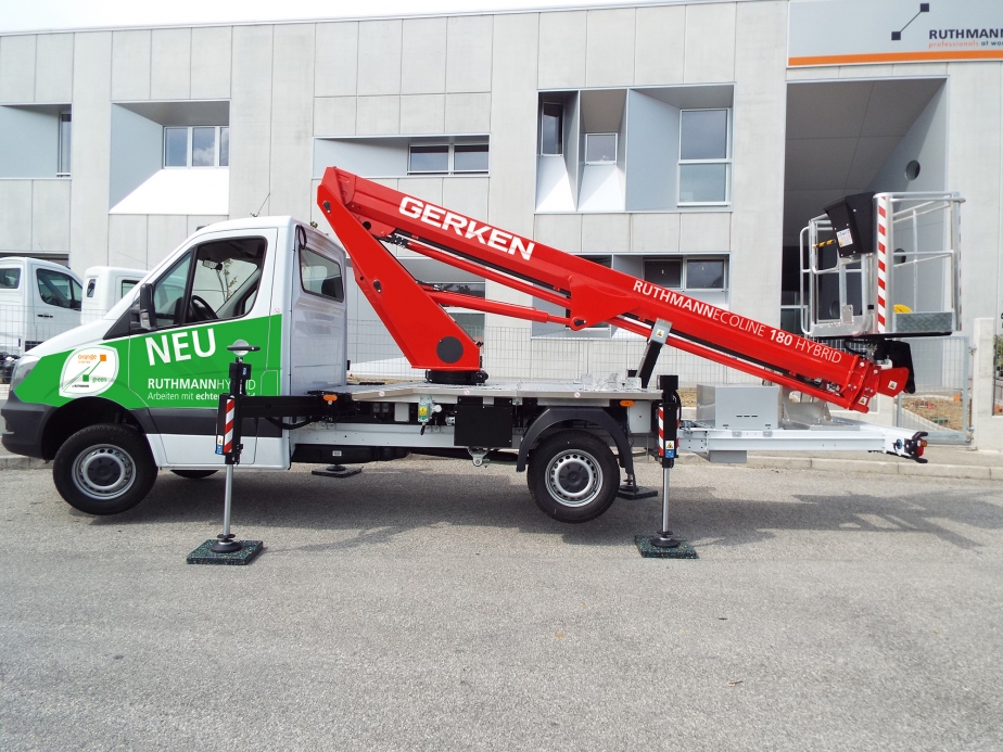 Nach dem Motto "orange is the new green" stellen wir Ihnen den ECOLINE 180 Hybrid vor.