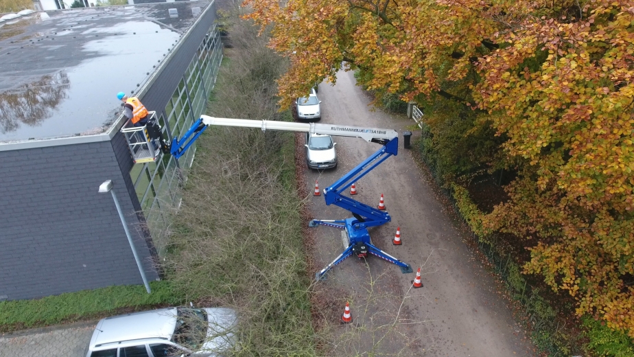 RUTHMANN BLUELIFT SA 18 HB an Dach