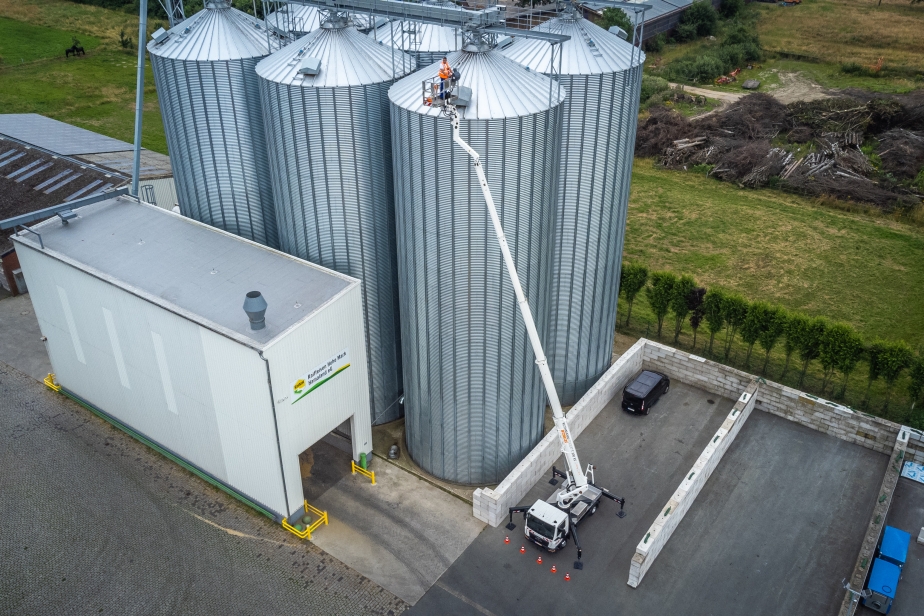 Ruthmann STEIGER® T 300 XS im Einsatz am Silo