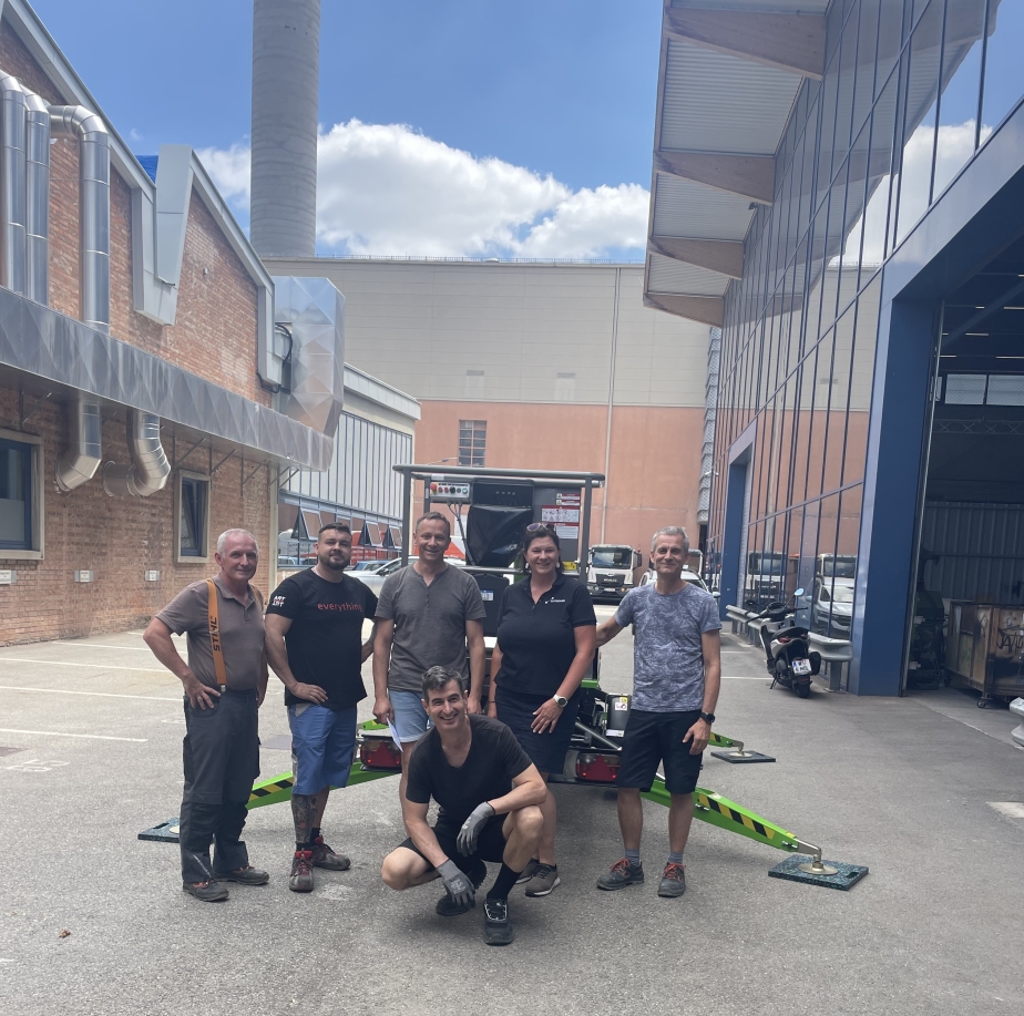 essica Wölkart (RMÖ) übergibt an ART for ART Theaterservice GmbH. Am Foto von links nach rechts: Hr. Wolfgang Tepper, Hr. Markus Fantner, Hr. Roman Strasser, Fr. Jessica Wölkart, Hr. Markus Rosenfeld und Hr. Laicu Igor
