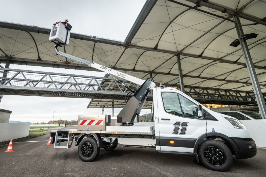Auch der TOPY 11.1 von France Elévateur kann als Hybrid mit seinen Leistungen überzeugen.