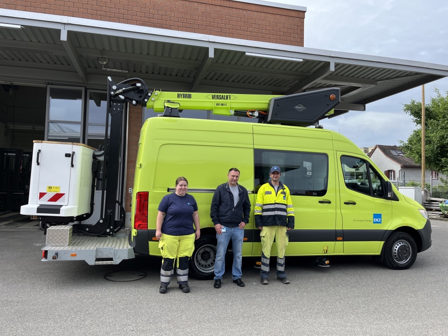 Das Team der EKZ vor ihrem neuen VERSALIFT