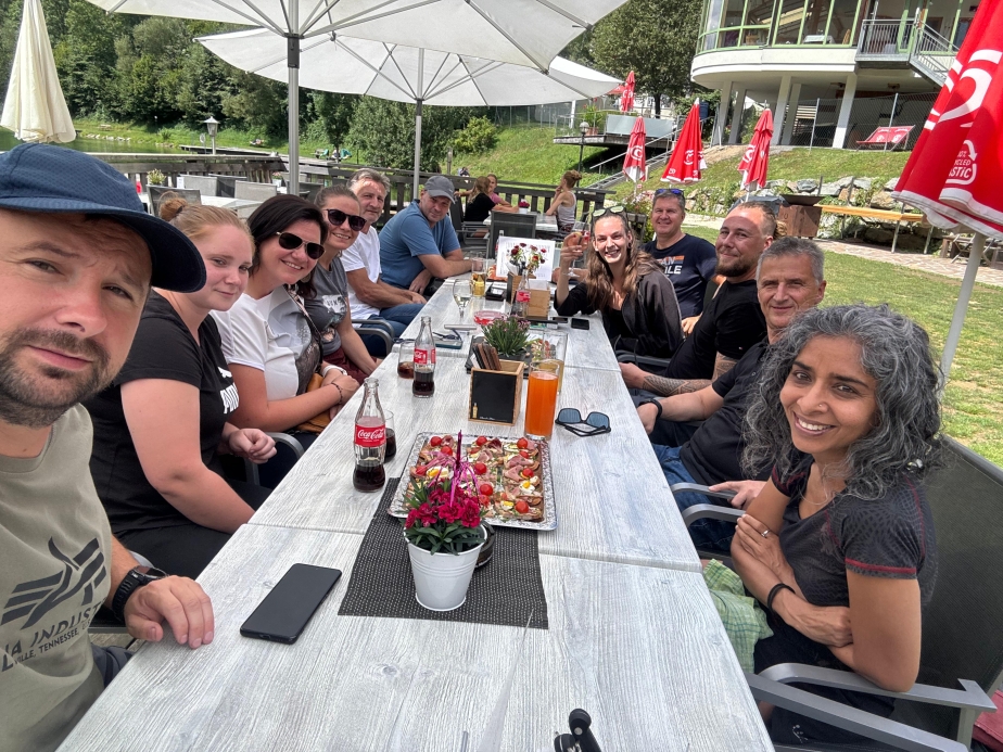 Vor dem Start gabs zur Stärkung Brötchen und Getränke für alle, beim Seegasthof Breineder in Mönichwald.