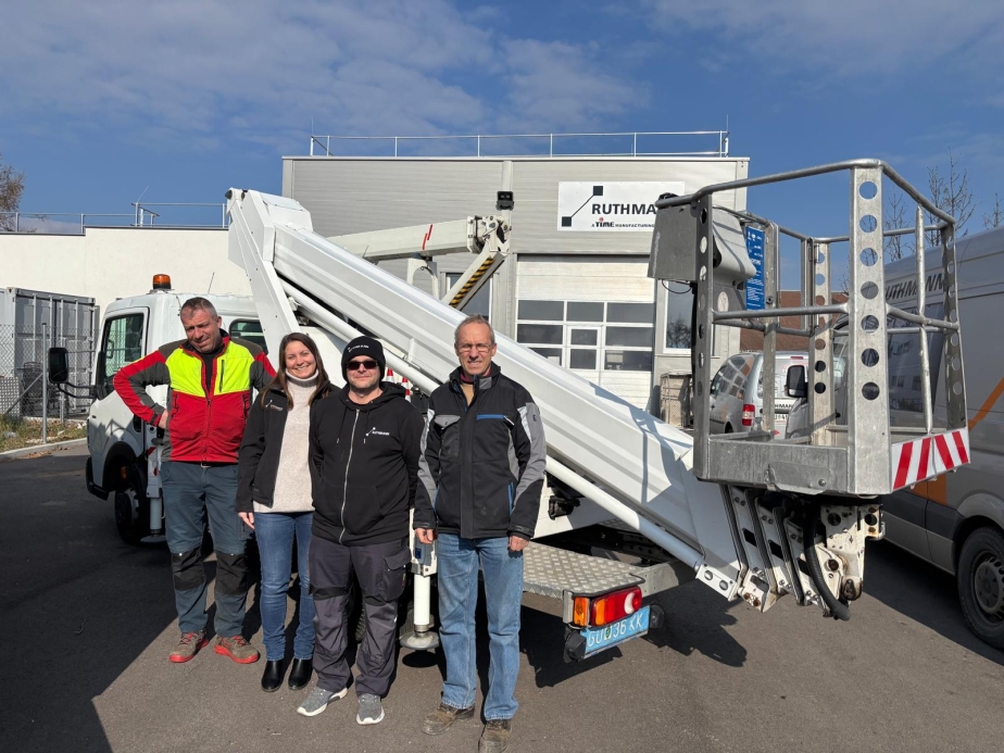 Hr. Friedrich Schult und sein Mitarbeiter übernehmen den Ruthmann Steiger TB 270 plus