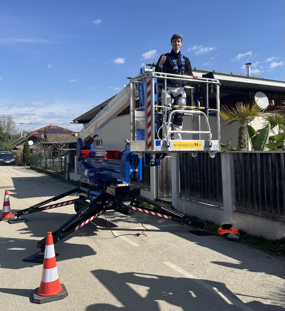 Die Zukunft hebt ab: Elias Woath, 4. Generation, im Einsatz mit modernster Technik.