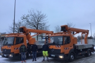 Zwei orange Steiger T 230 für die Firma Omexom