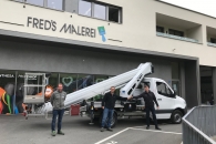 Übergabe des weißen RUTHMANN STEIGER® TB 300 an Fred's Malerei