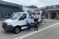 Martin Zach (re) Ruthmann GmbH Österreich, übergibt an Hr. Klammler (li) Firma Zink