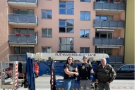 Jessica Wölkart (RMÖ) übergibt die Raupenarbeitsbühne SA 18